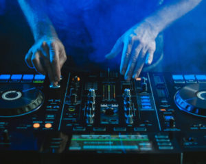 DJ
